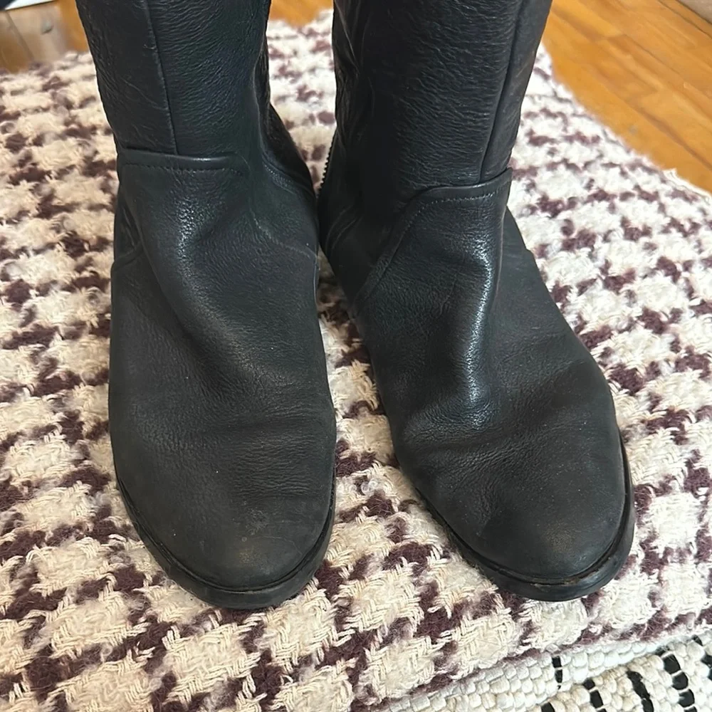 Boots. - Picture 1 of 16